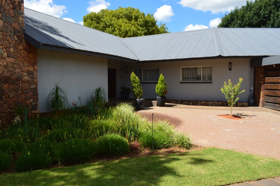 8 Bedroom Property for Sale in Irene Park North West